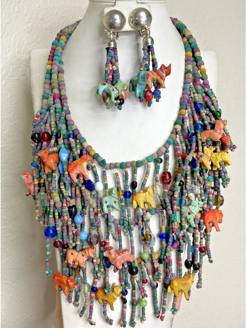 Vtg Animal Fetish Wood Glass Beads Necklace Multi Strand Clip-on Earrings Set